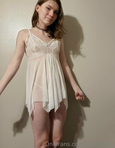 thatdollaly nude model images