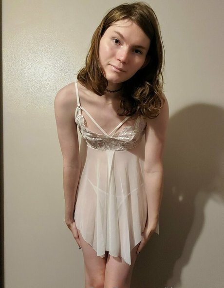 thatdollaly art actress photos