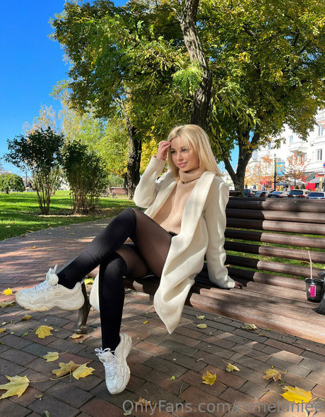 mmelaniee hot pornstar gallery