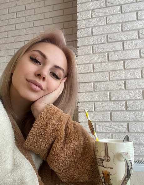 mmelaniee nude model archive