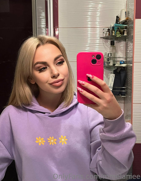 mmelaniee pornstar beautiful photo