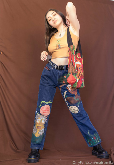 Matrixmika erotic model image