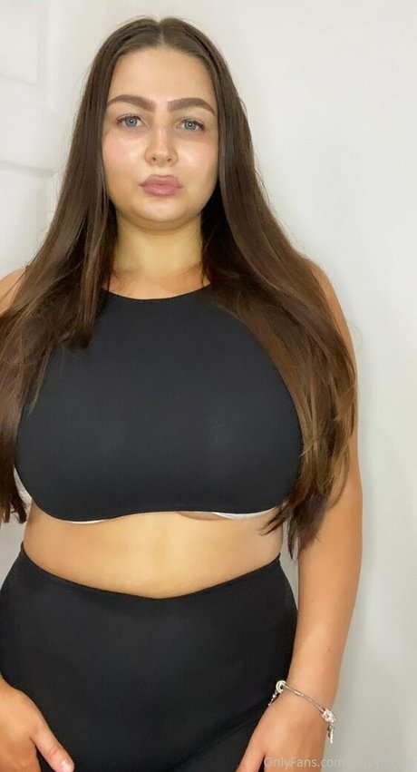 curvylucina pornographic actress archive