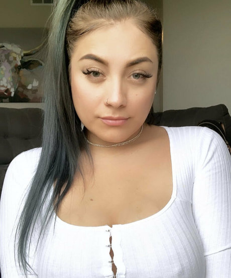 baddybinafree top model photo