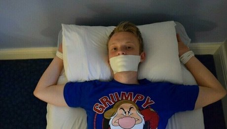 sachabound pornstar naked photo