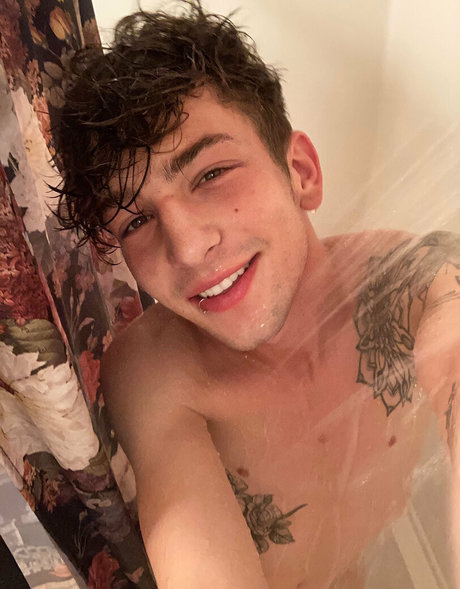 chrisoflyng top star photo