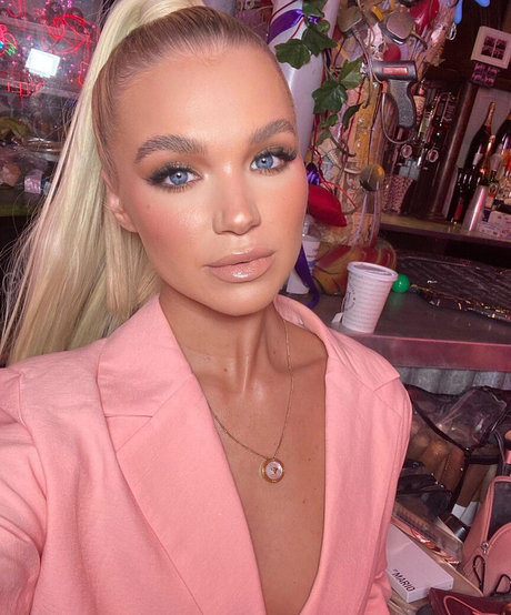 Abbie Quinnen model pornographic pic