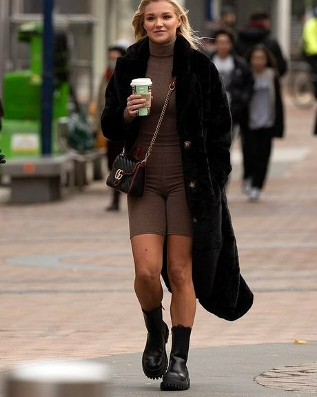 Abbie Quinnen adult model images