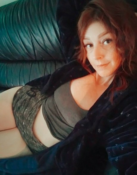 FlowersAndScars model naked picture