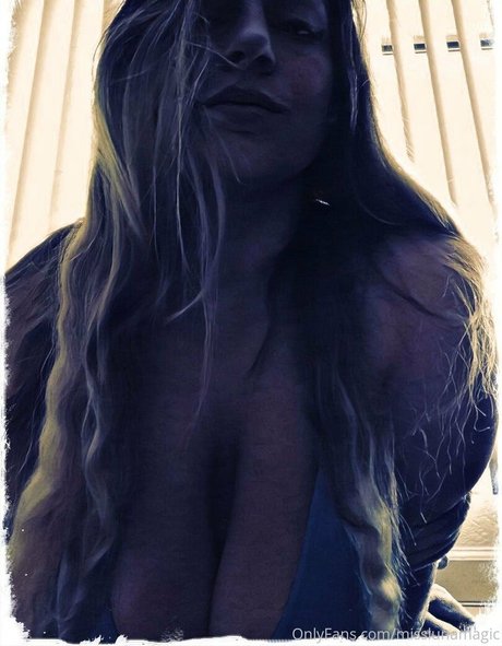 misslunamagic star sexy pic