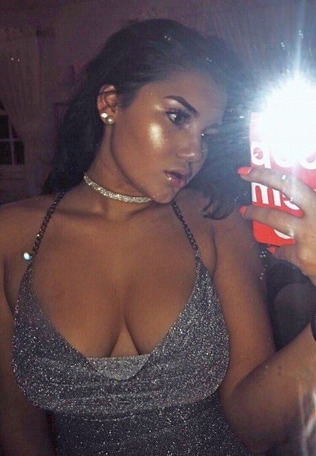 Hannah M model erotic pic