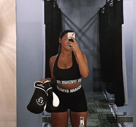 Hannah M sexy star picture