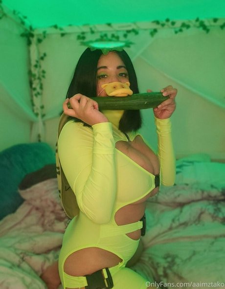 aaimztako nude actress pic