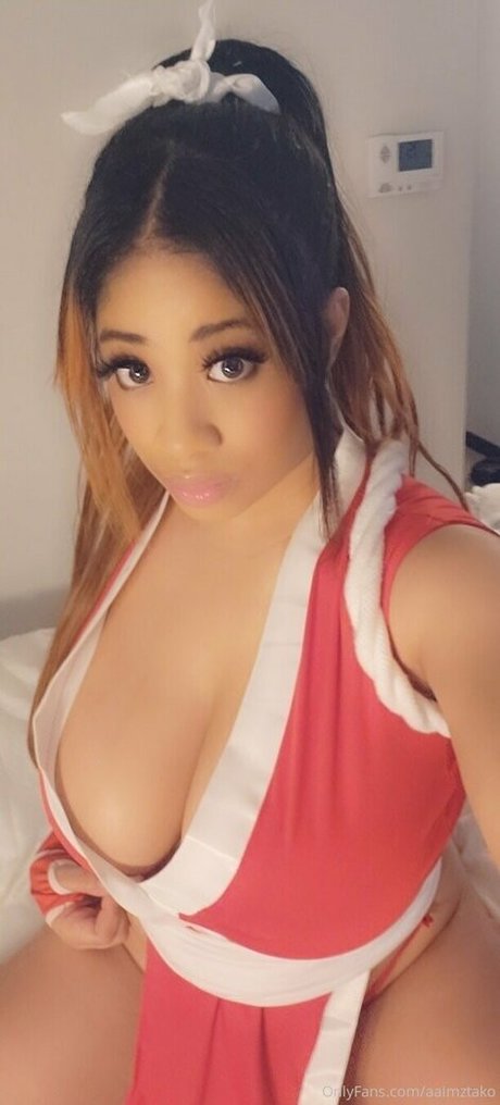 aaimztako model naked img