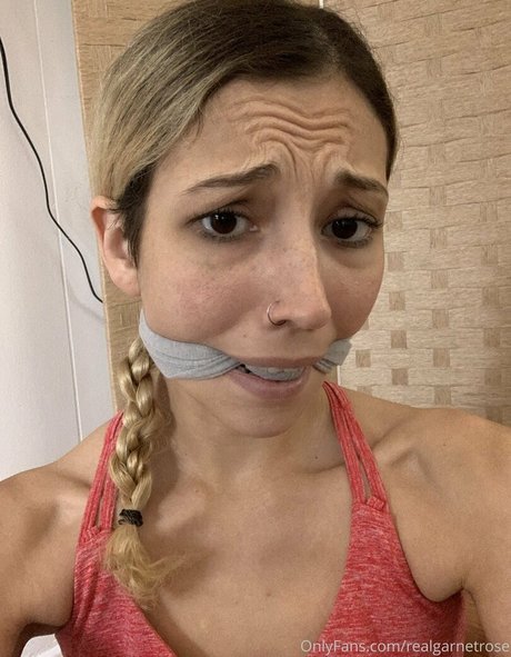 realgarnetrose pornstar erotic img