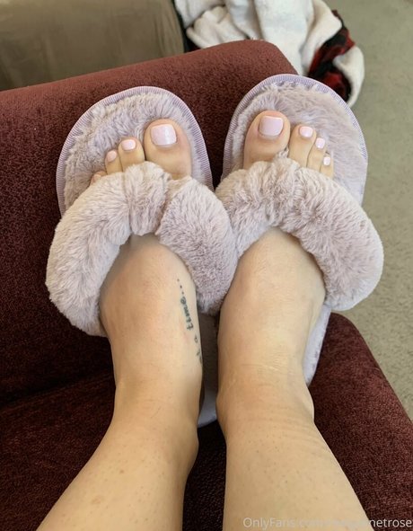 realgarnetrose high quality model images