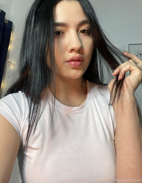 meganjohnson adult model pic