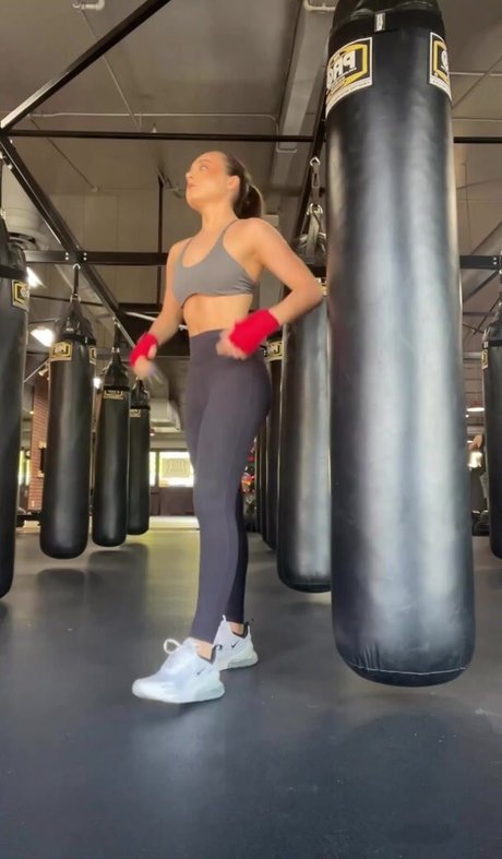 Ava Allan nice actress photo