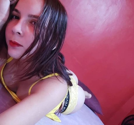 Aline Marques adult model picture