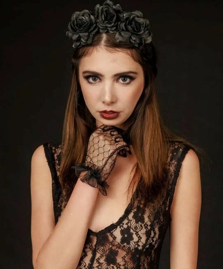 Daniela Bar model pretty archive