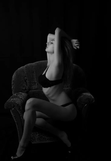 Daniela Bar naked actress img