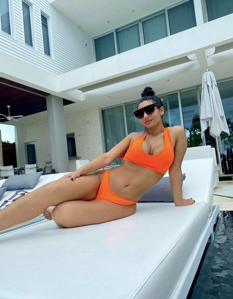 nysamoore model pretty img