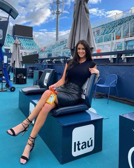 Rachel Stuhlmann model naked pictures