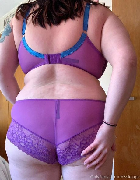 misskcups erotic actress photo