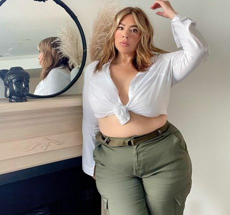 CarlaLuxx free model photo