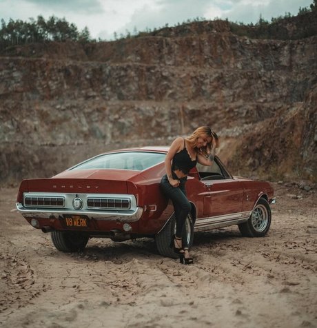 Lisa Yasmin model pornographic gallery