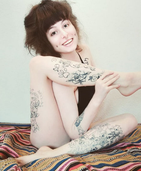 Zainab model nude images