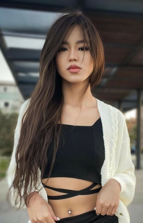 Zhang model pornographic pictures