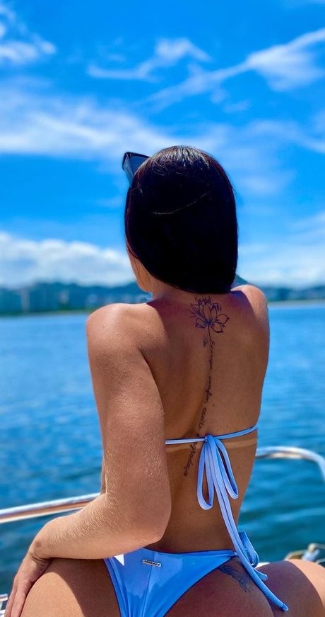 Larissa Chaves hd actress photos