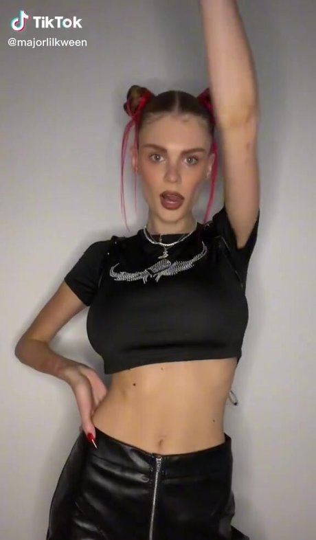 Alex Elizabeth Ljadov model nudes archive