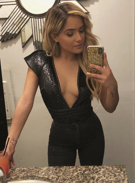 Chachi Gonzales model best pic