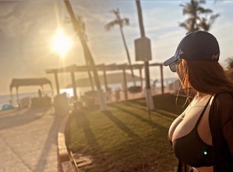 Arely Walle model xxx pic