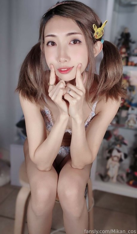 MikanCos porn model image
