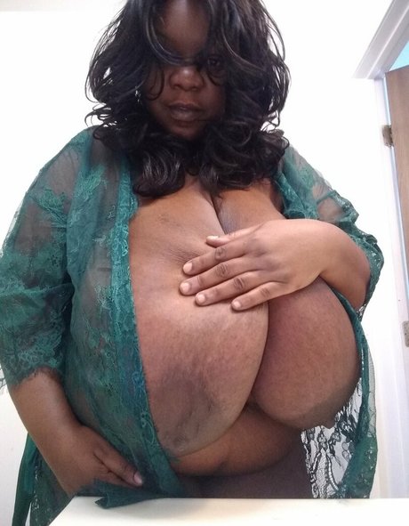 MsChocolitt model sexy picture