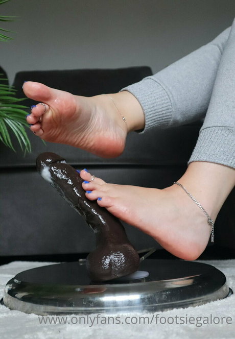 Footsiegalore perfect actress photo