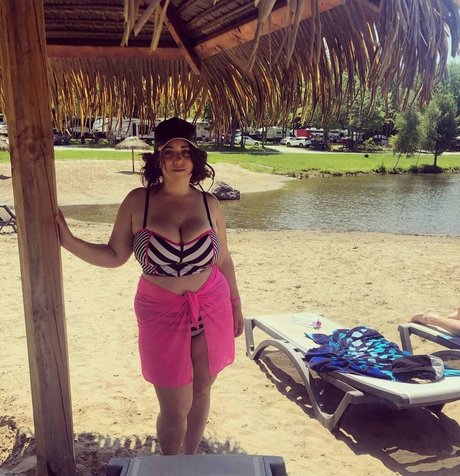 lartdanstoutessesformes beautiful actress photo