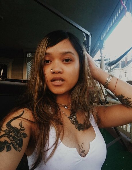 Delagolds model sexy images