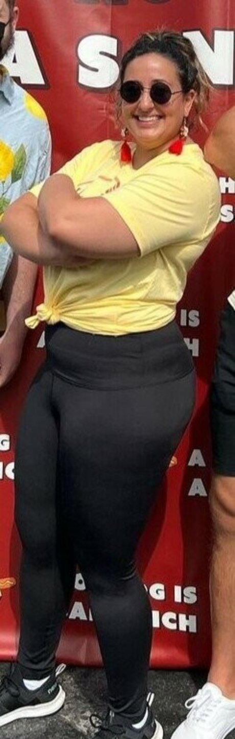 Nicole Enayati beautiful star img