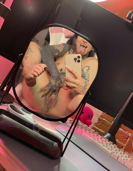 babyorylan star nudes picture