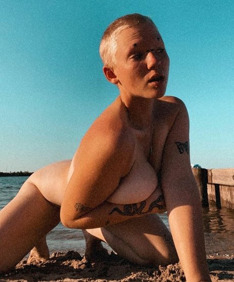 WoahPhinn perfect pornstar images