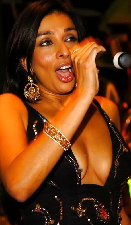 Shobna Gulati model pornographic images