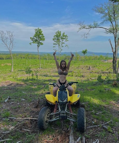 maeganrayy erotic model picture