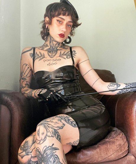 Deadnettle hd pornstar pic