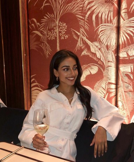 Banita Sandhu star hot photo