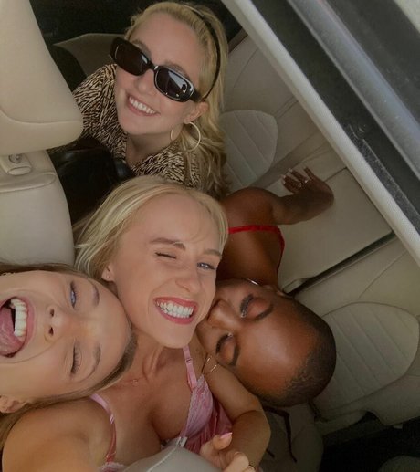 Rachael Nyhuus model nude picture