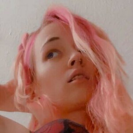 Arin Squirrel98 naked actress picture